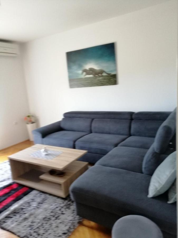 Tamy Apartment Pula Bagian luar foto